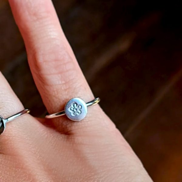 Anillo amuleto florecer
